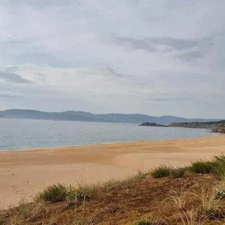 Mar De Queiruga: 12 Nadelas Apartamento Porto do Son